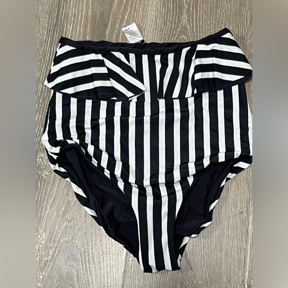 NWT: Coral Reef Swim Cabana Reversible Bottom Black/Black & White Stripped SizeM - Picture 3 of 7